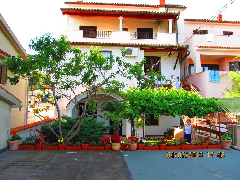 Villa Milan Vinkuran Bagian luar foto